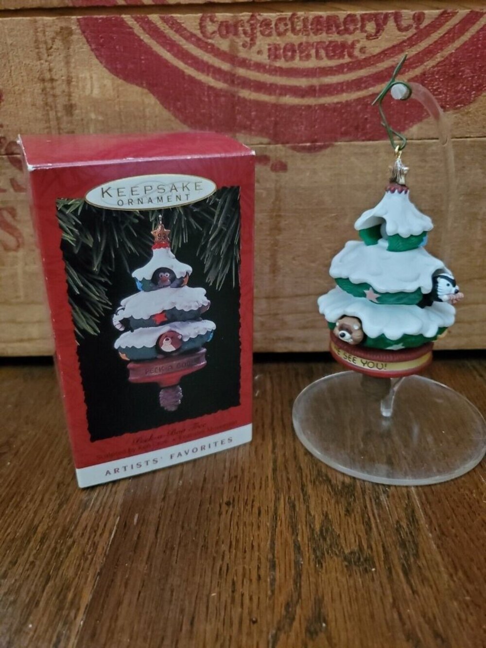 HALLMARK KEEPSAKE 1993 Ornament "Peek-A-Boo Tree" Features Movement QX524-5